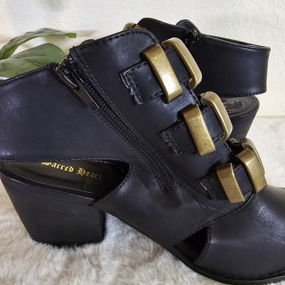 NWOB! Sacred Heart Sargeant Vegan Leather Buckle Booties! Size 10. - Picture 6 of 9